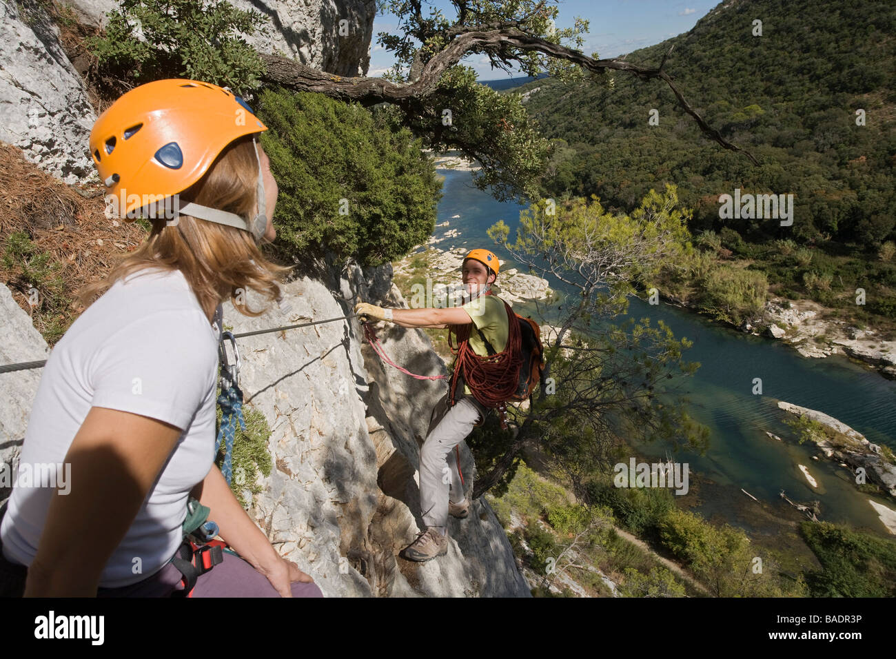 La France, Gard, Uzès, escalade falaise sous la supervision des membres du  Bureau des moniteurs du Gard dans la vallée du Photo Stock - Alamy