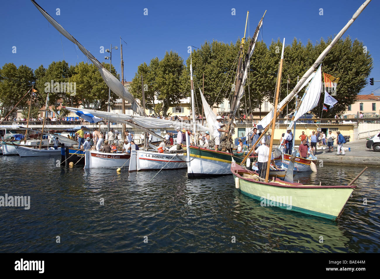 France, Bouches du Rhône, Marseille, tartane et a fait dans le port de l'Estaque pour Saint Pierre Banque D'Images