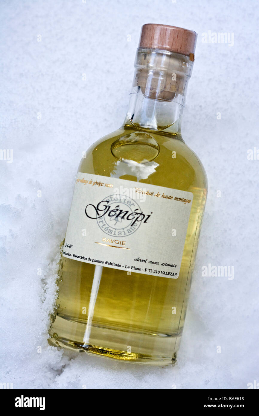 France, Savoie, Val d'Isère, Savoie Noir de génépi (liqueur locale à base  de plantes alpines aromatiques) à partir de la ferme de l'Adroit Photo  Stock - Alamy