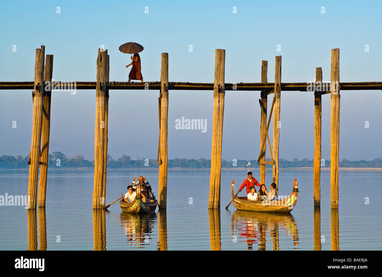 Myanmar (Birmanie), Division de Mandalay, ancienne ville de Amarapura, lac Taungthaman, pont U Bein, construit en 200 ans en teck Banque D'Images