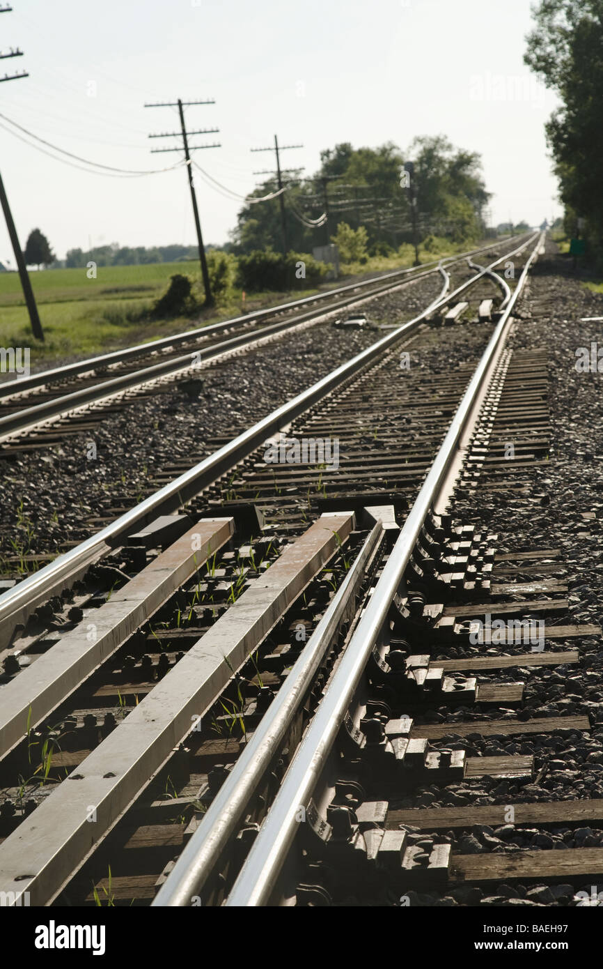 DeKalb ILLINOIS railroad tracks vide s'étendent à horizon en petite ville du Midwest Banque D'Images