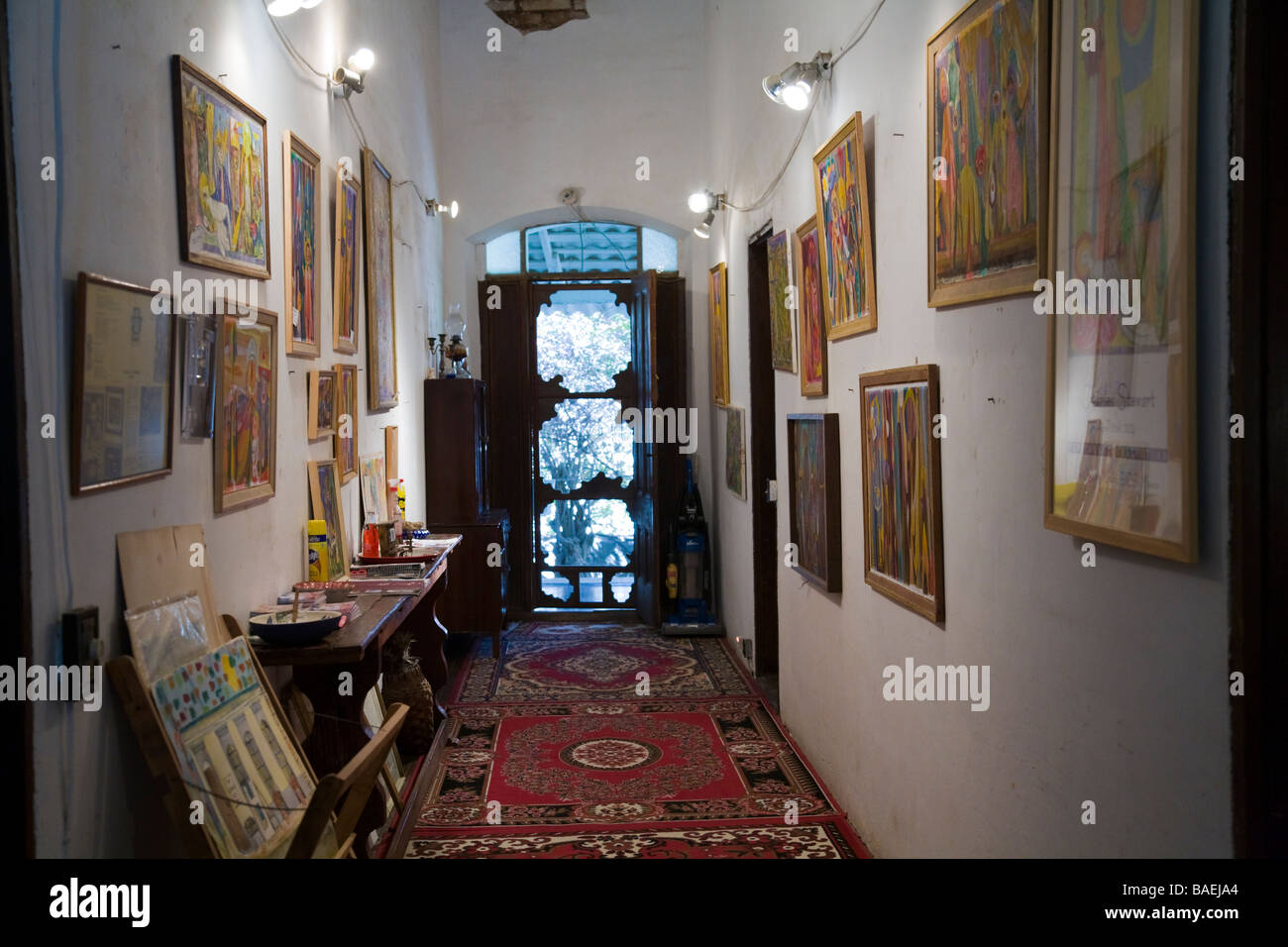 Peintures à Todos Santos au Mexique de l'artiste Charles Stewart accroché à l'écran Accueil Galerie d'art studio ouvert au public Banque D'Images