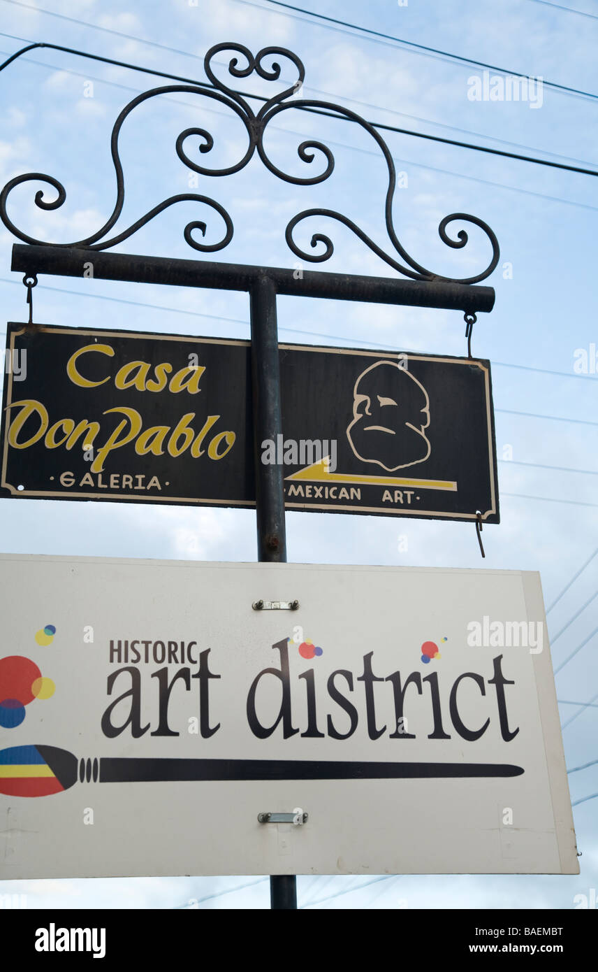 Mexique San Jose del Cabo signer avec la flèche de l'art historique du centre-ville de salon sign in English Banque D'Images