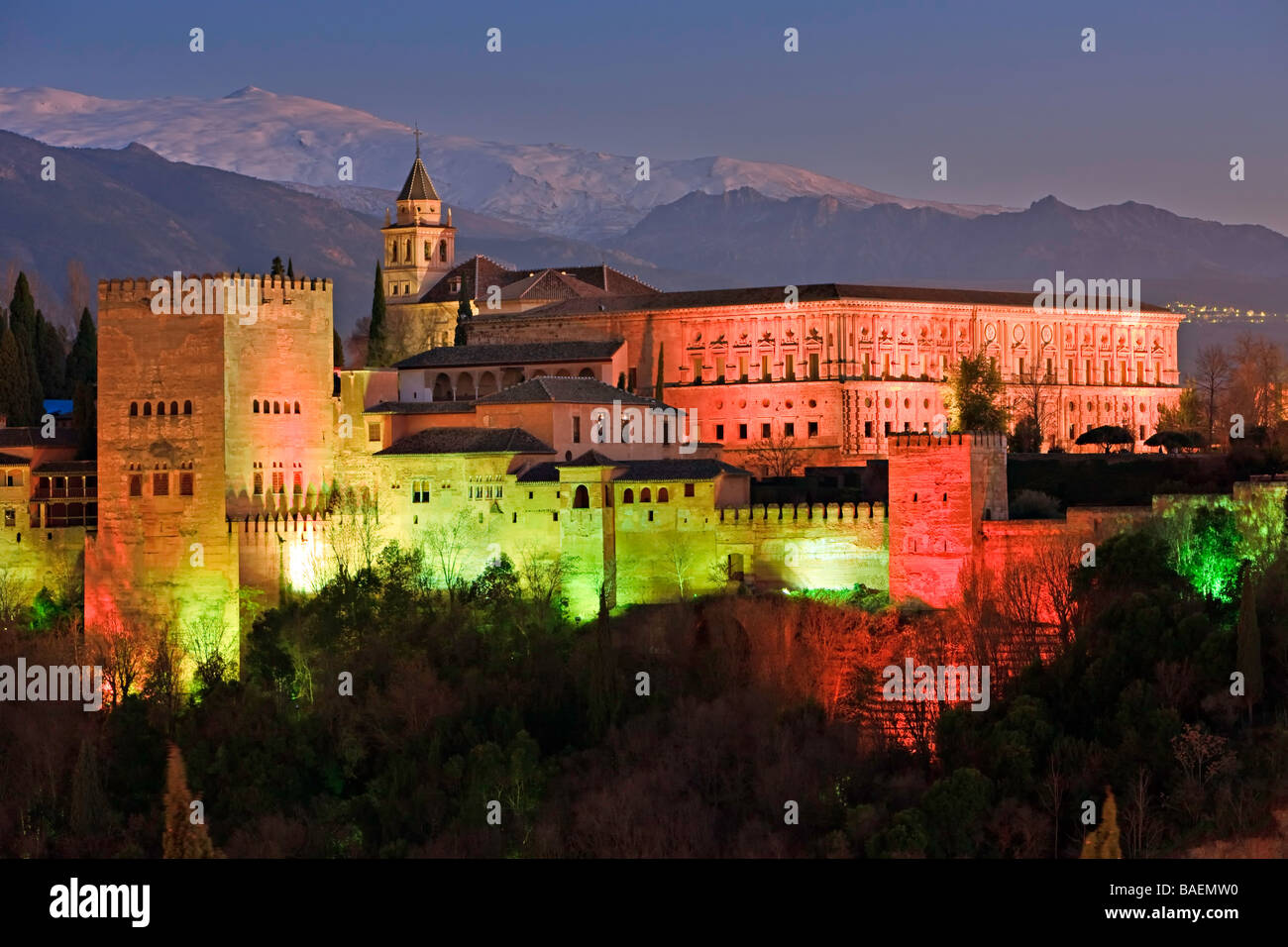 L'Alhambra (Alhambra) une citadelle mauresque et palace désigné Site du patrimoine mondial de l'UNESCO en 1984. Banque D'Images