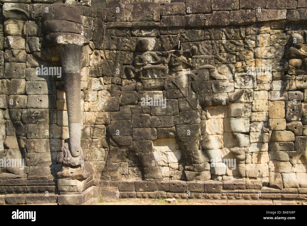 Décorées avec façade les éléphants et leurs cavaliers Terrasse des éléphants Angkor Thom Siem Reap Cambodge Banque D'Images