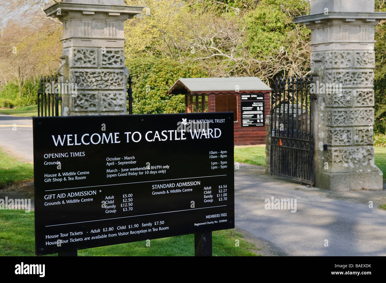 Panneau à l'entrée de Castle Ward, propriété du National Trust Banque D'Images