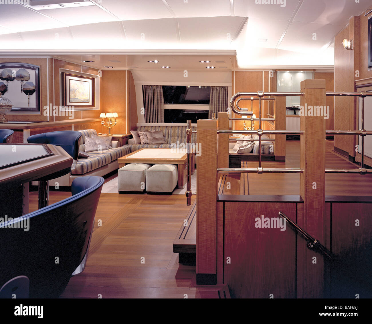 L'Mitseaah, Bahamas, Lp Architecture  + Yacht Design Ltd, le saloon mitseaah de nuit. Banque D'Images