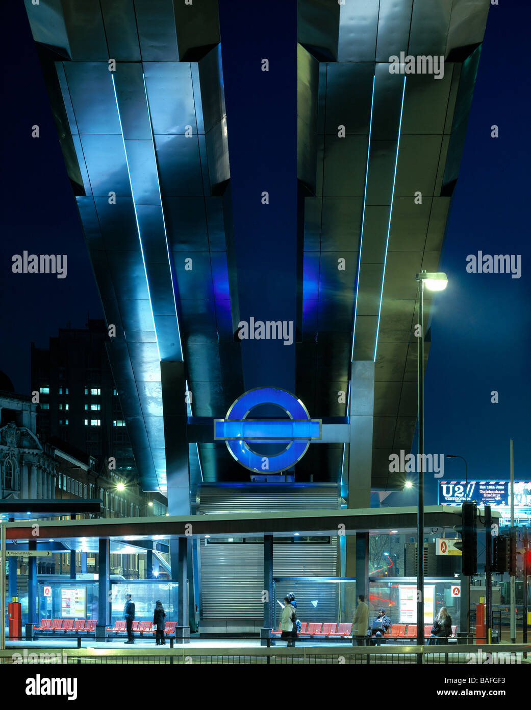 La gare routière de Vauxhall Cross, Londres, Royaume-Uni, Arup Associates, Vauxhall Cross station de bus de nuit. Banque D'Images