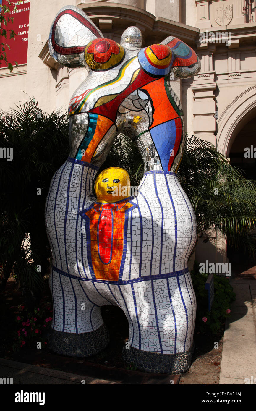 Poète et muse de Niki de Saint Phalle en dehors de la mingei international museum plaza de panama Balboa Park, San Diego, Californie Banque D'Images
