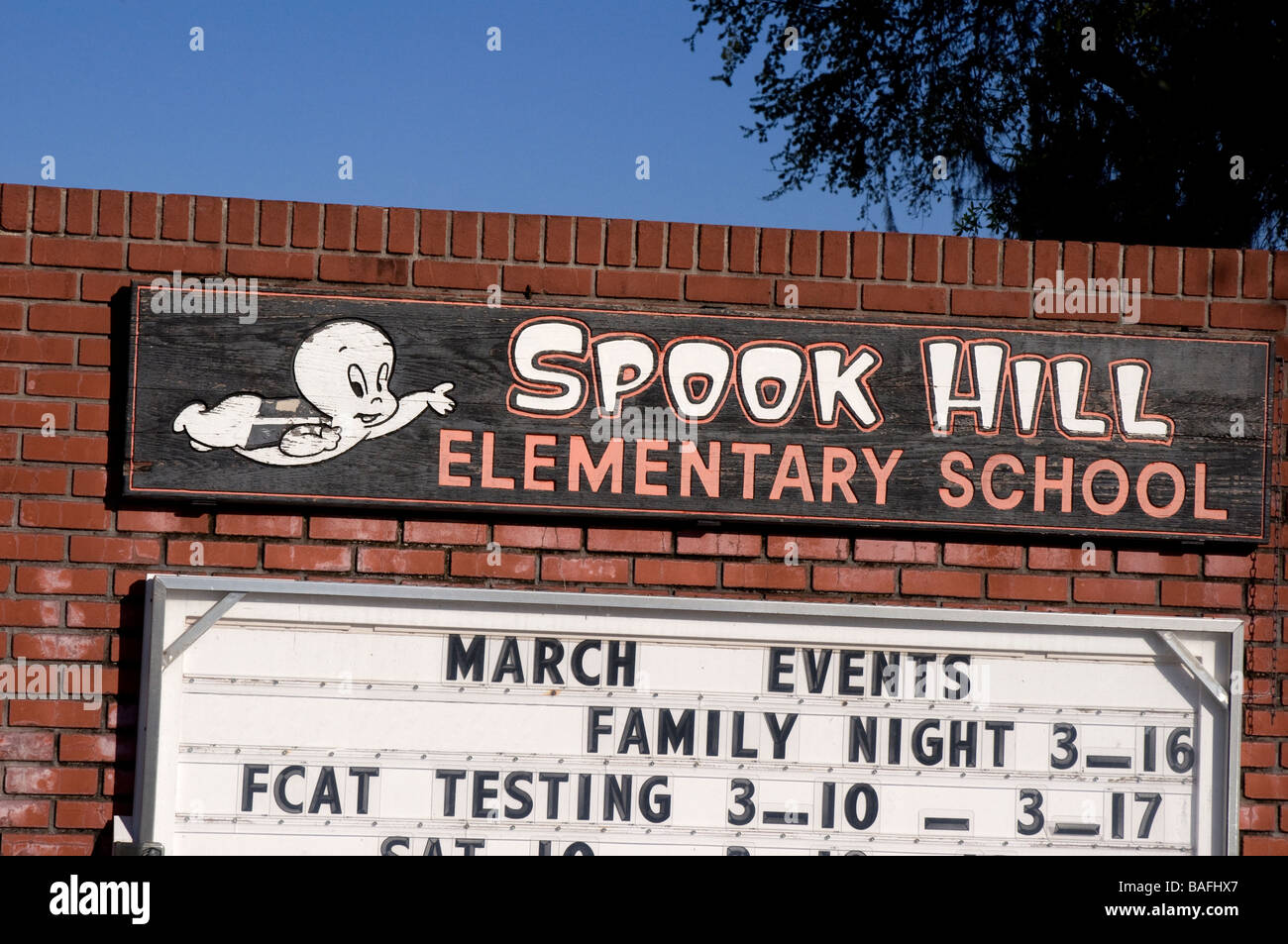 Inscrivez-vous sur le terrain de Spook Hill Elementary School Lake Wales en Floride Banque D'Images