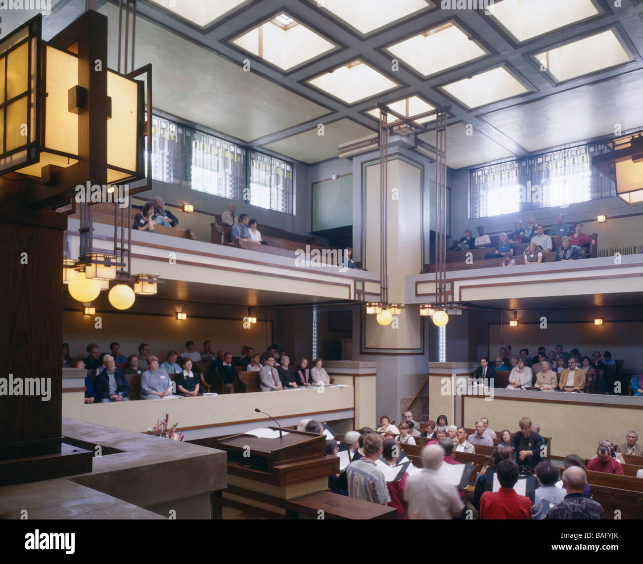 Unity Temple, États-Unis, Frank Lloyd Wright, de l'unité générale du temple intérieur avec congrégation réunie. Banque D'Images