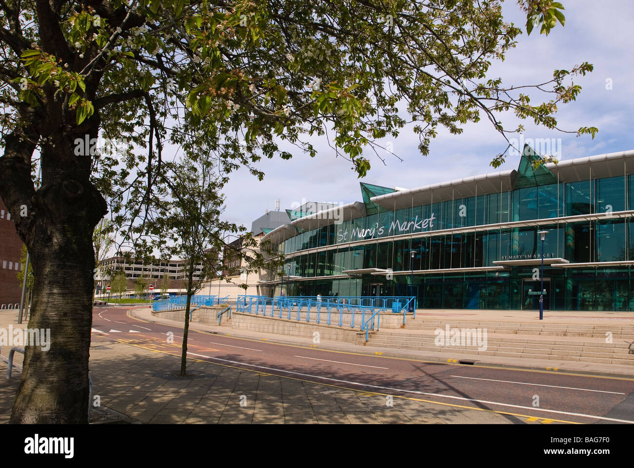 St Mary s marché dans St Helens Merseyside Banque D'Images