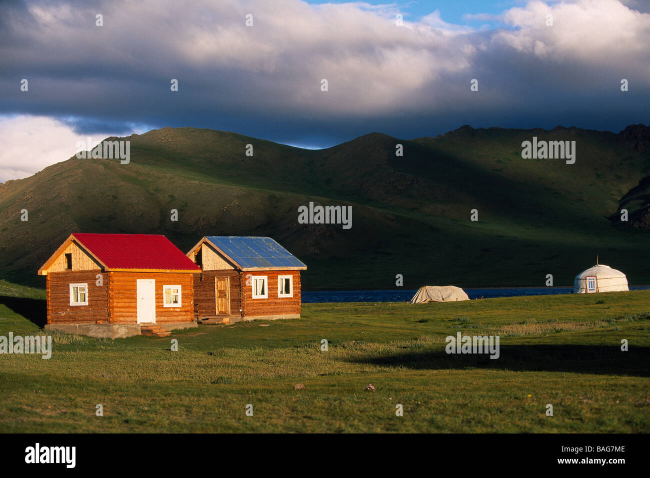 La Mongolie, province Arkhangai, Terkhiin Tsaagan Nuur Lake, camp de yourte Banque D'Images