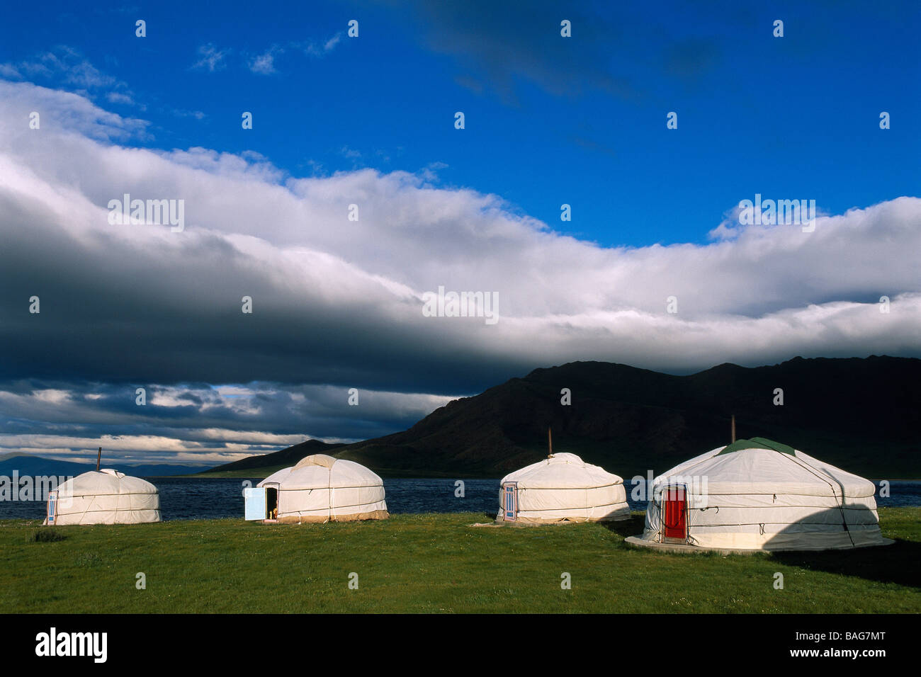 La Mongolie, province Arkhangai, Terkhiin Tsaagan Nuur Lake, camp de yourte Banque D'Images