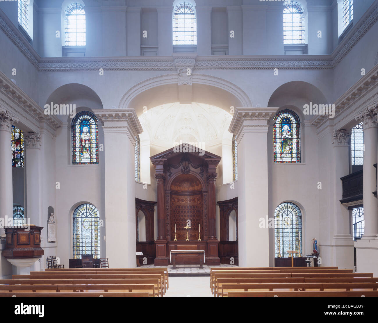 Eglise St Georges, Londres, Royaume-Uni, Hawksmoor et Molyneux Kerr, église St Georges à la vue de l'abside à l'Est. Banque D'Images
