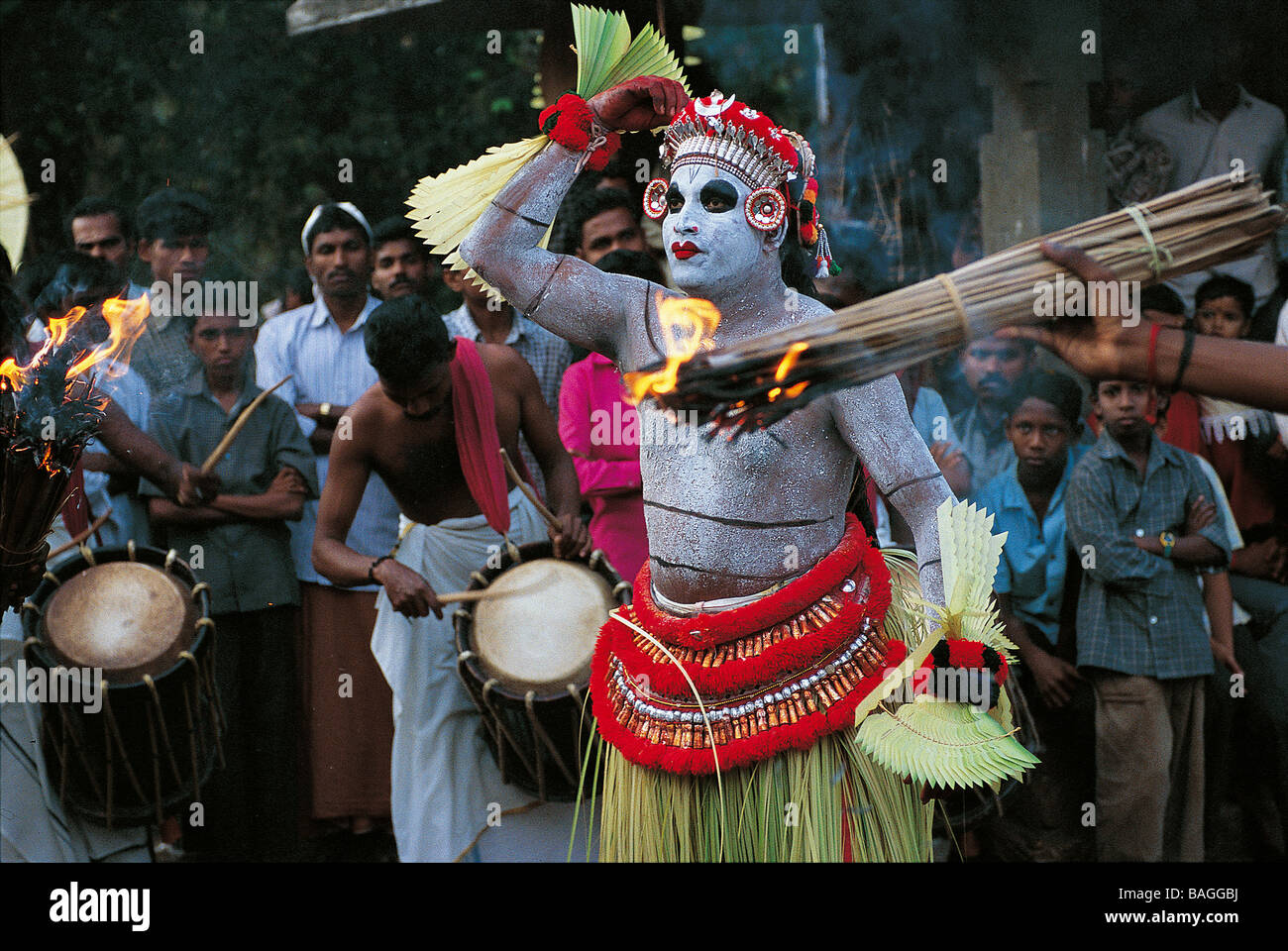 L'Inde, le Kerala, Kannur (Cannanore), Pallipram Teyyam Gulikan kavru, Temple de la danse et des rituels Banque D'Images