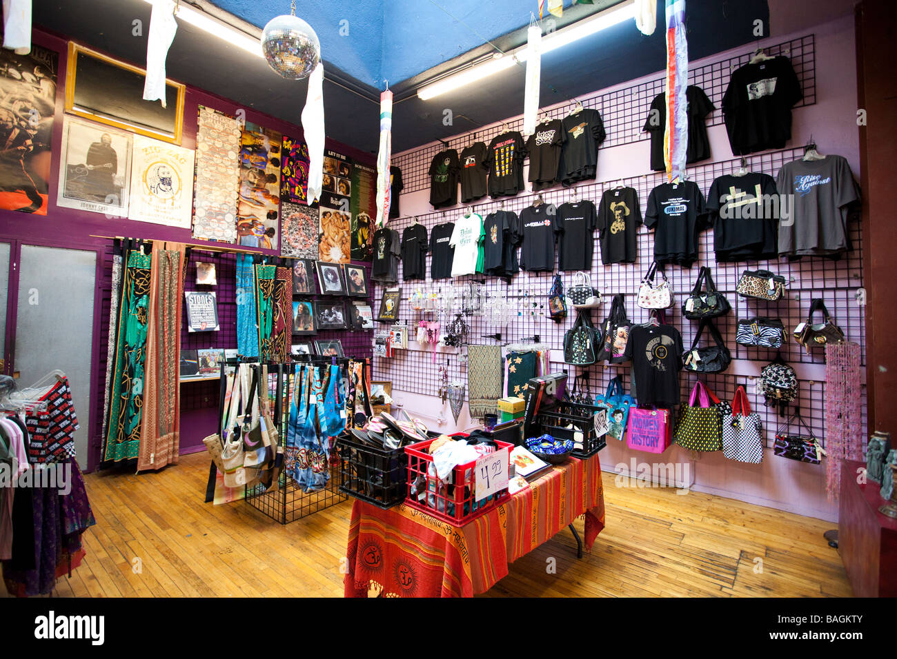 Boutique de vêtements de l'intérieur, Santa Barbara, Californie, USA Photo  Stock - Alamy