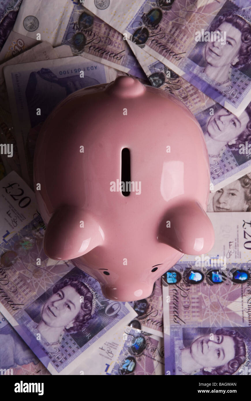 Tirelire avec de l'argent britannique Banque D'Images