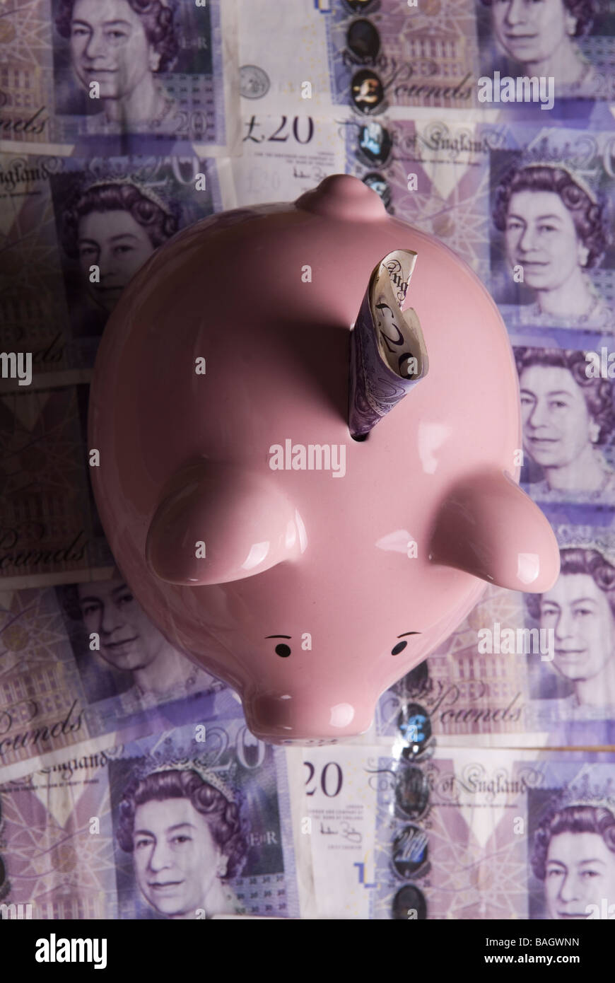 Tirelire avec de l'argent britannique Banque D'Images