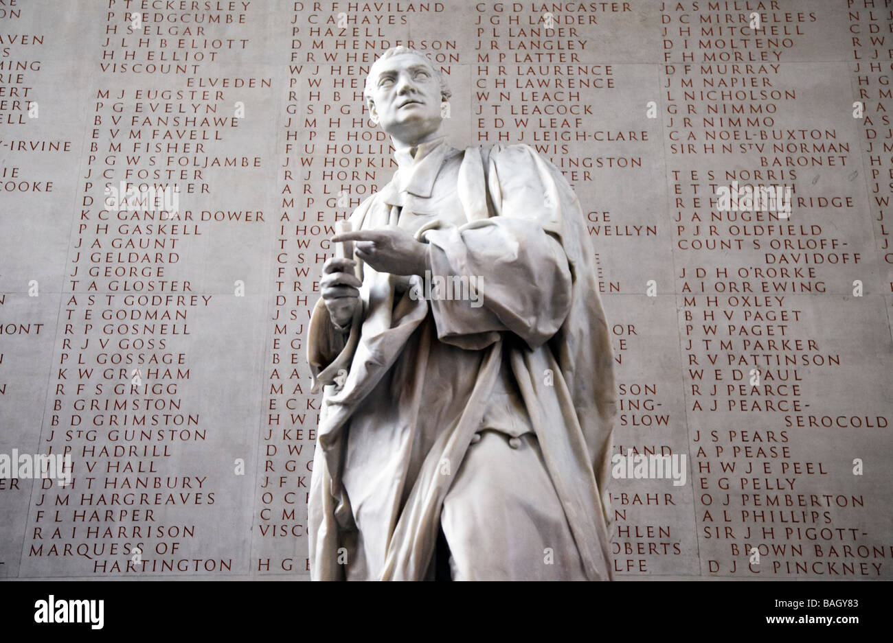 Statue de Sir Isaac Newton, l'Université de Cambridge Banque D'Images