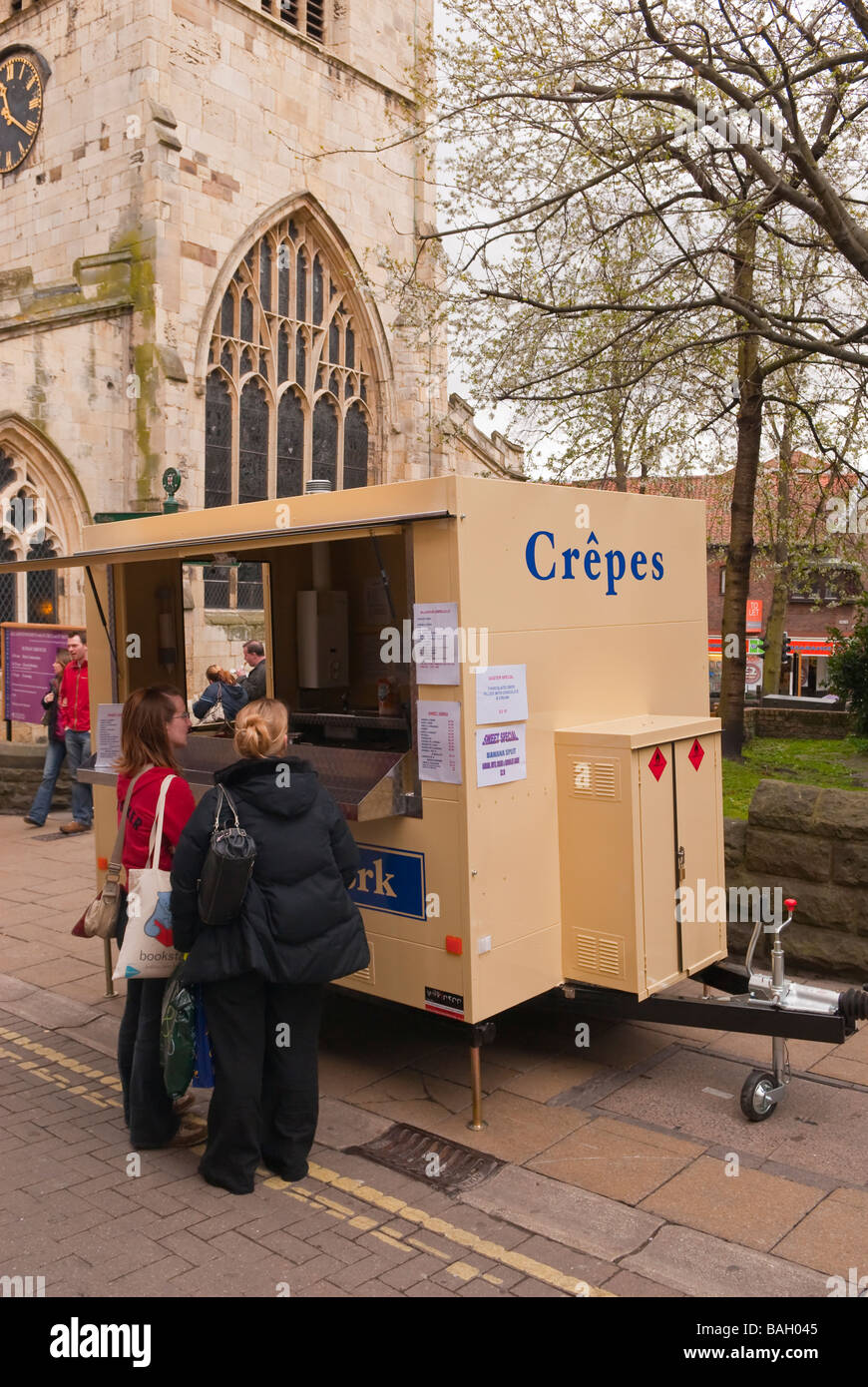 Un Stand Mobile Vente De Crepes Dans York Yorkshire Royaume Uni Photo Stock Alamy