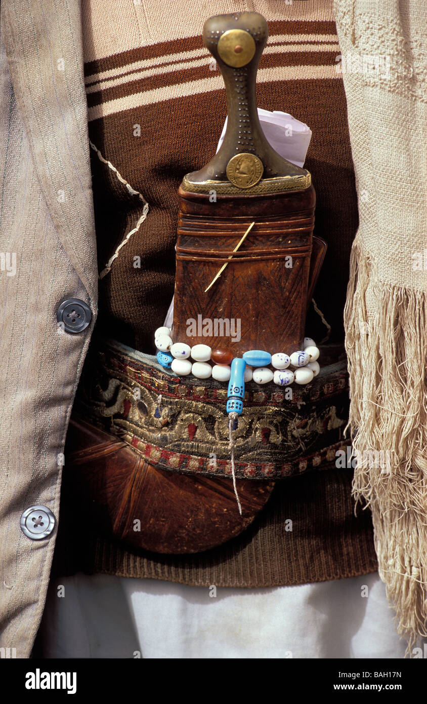 Le Yémen, Close up d'un chapelet et une jambiya (poignard avec une forte signification symbolique) Banque D'Images