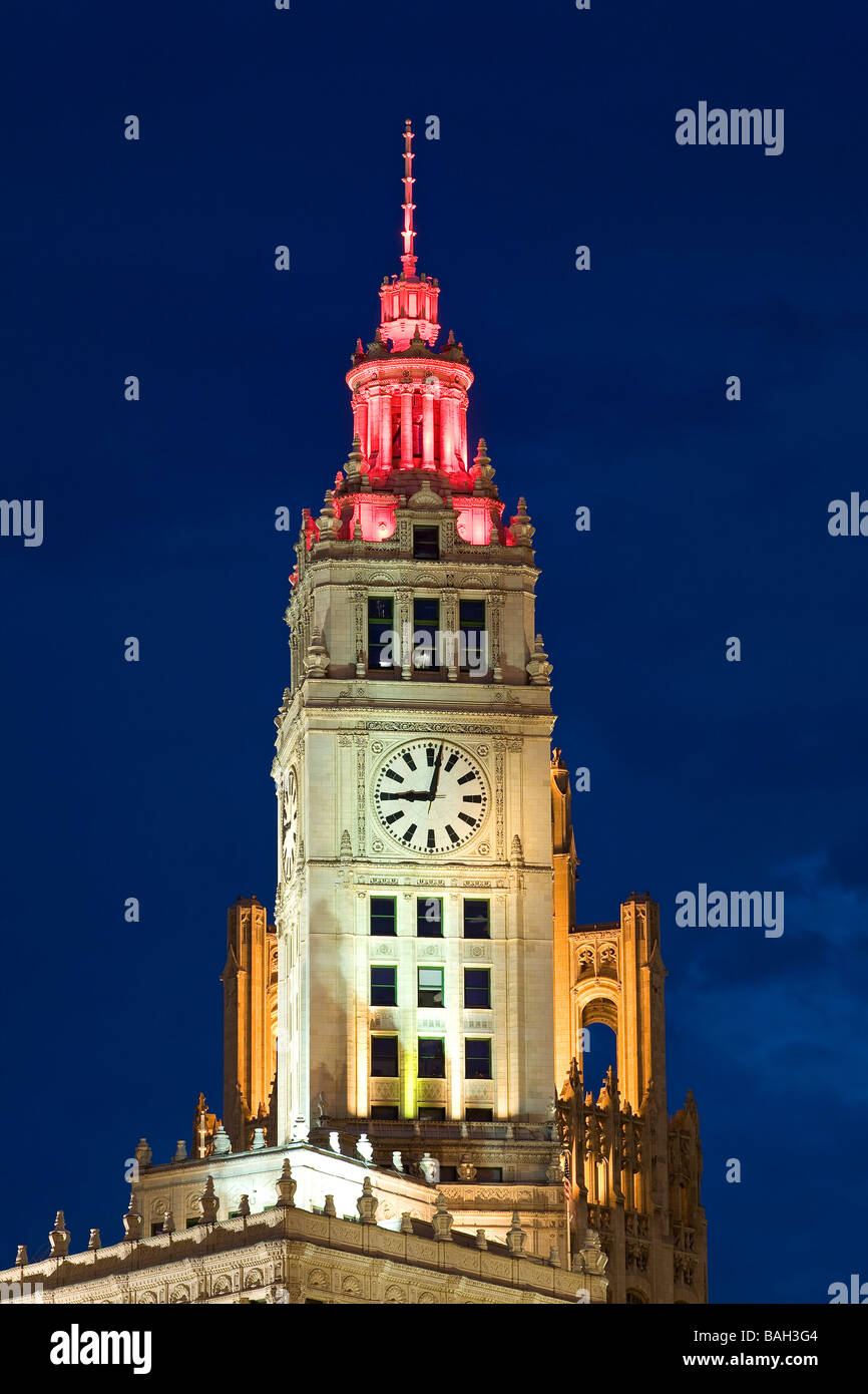 États-unis, Illinois, Chicago, Magnificent Mile District, Wrigley Building construit en 1920 par nuit Banque D'Images