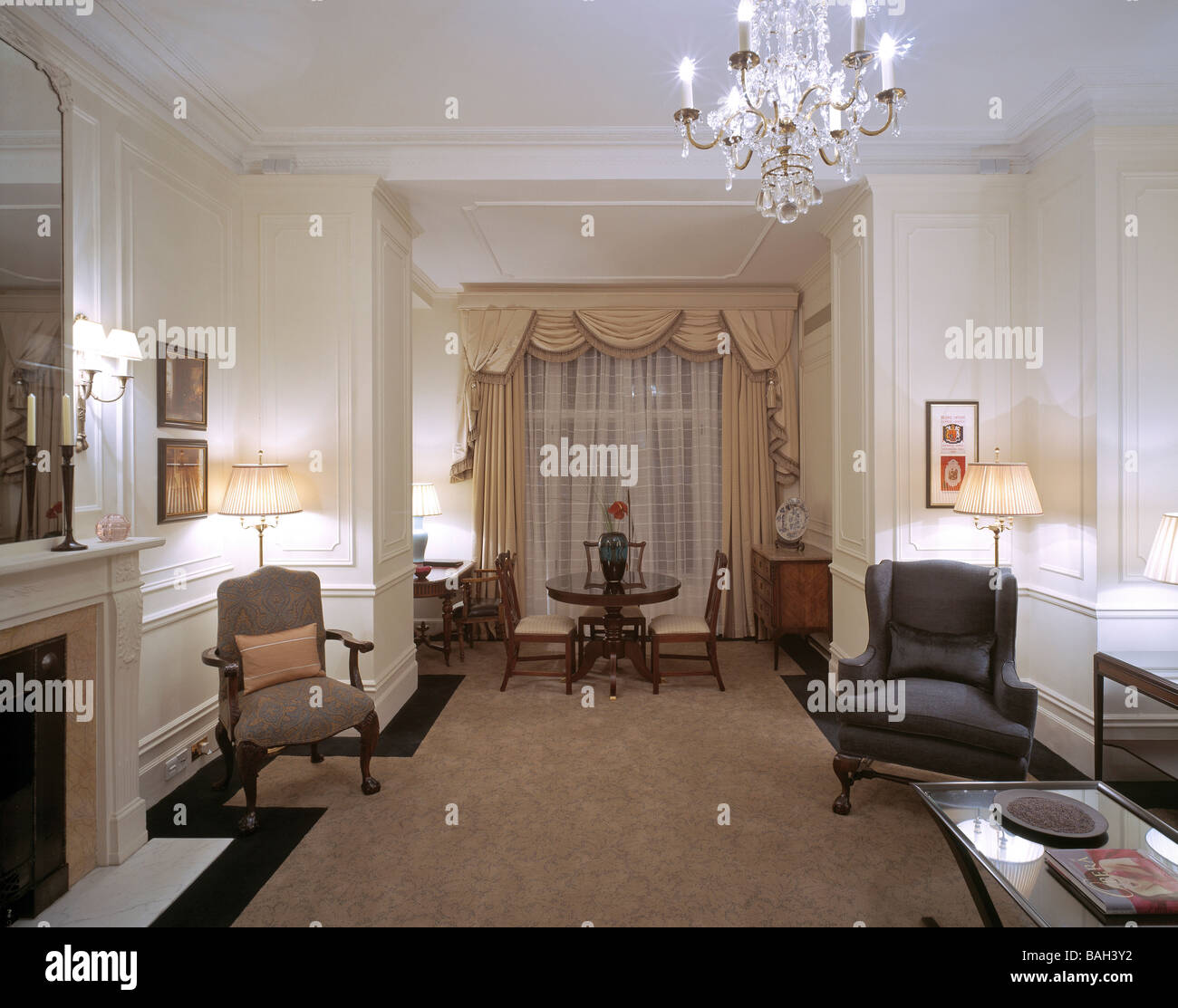 Savoy Hotel, Londres, Royaume-Uni, Consarc architectes-conseils, Savoy Hotel vue de l'intérieur. Banque D'Images