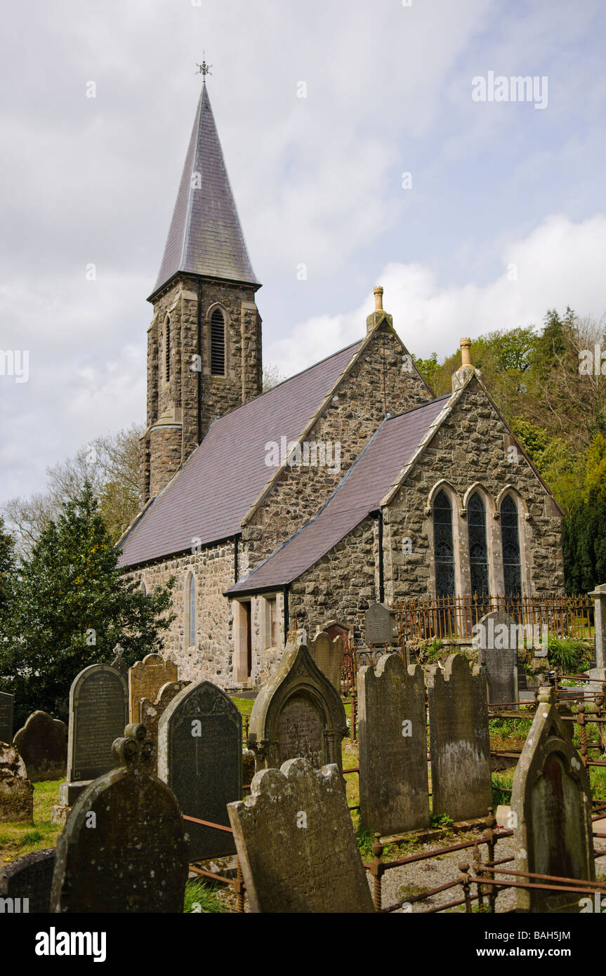 Église Saint-Jean de l'Irlande et le cimetière, Donegore, Antrim, comté d'Antrim. Banque D'Images