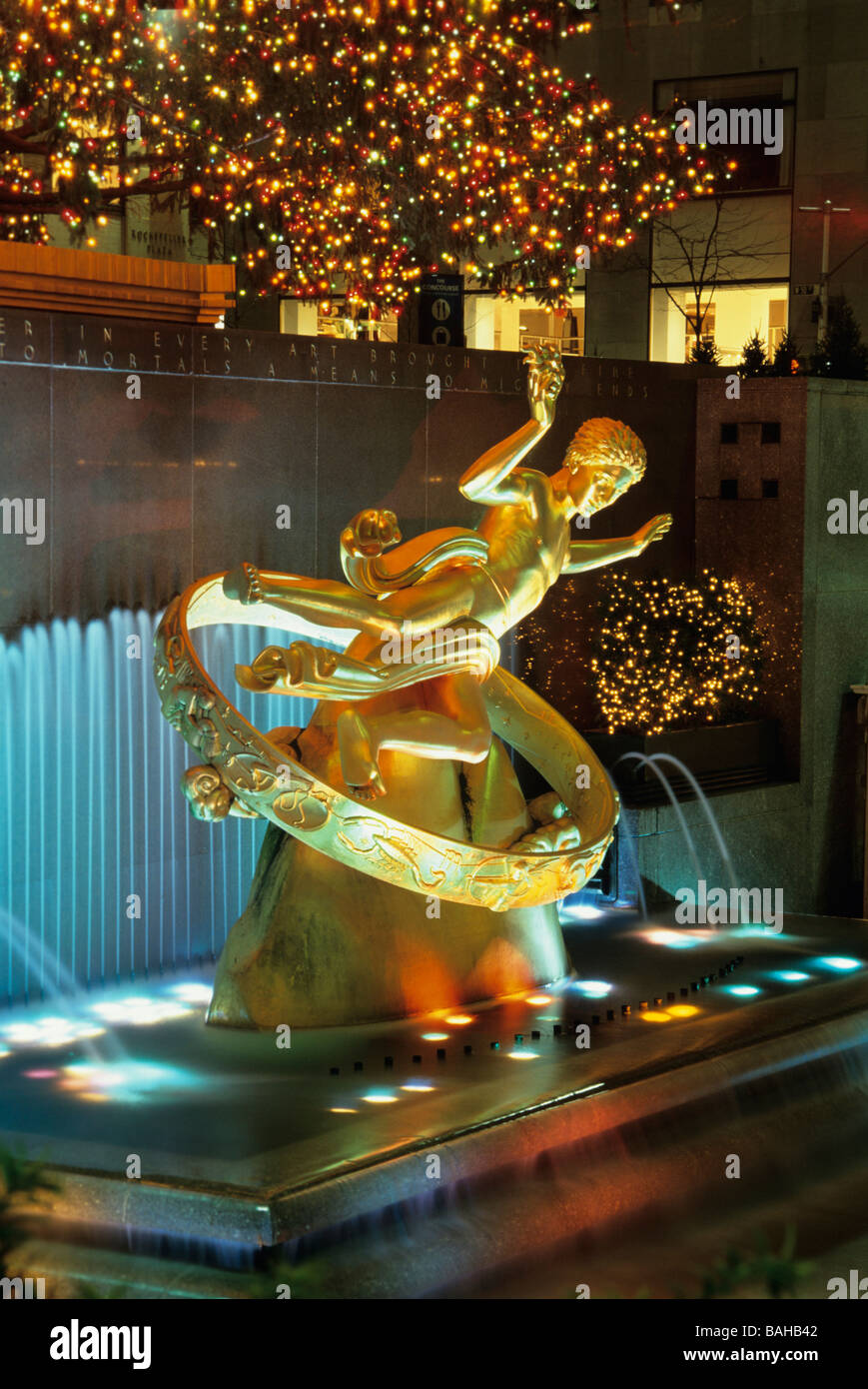 Statue de Prométhée le Rockefeller Center New York USA Banque D'Images