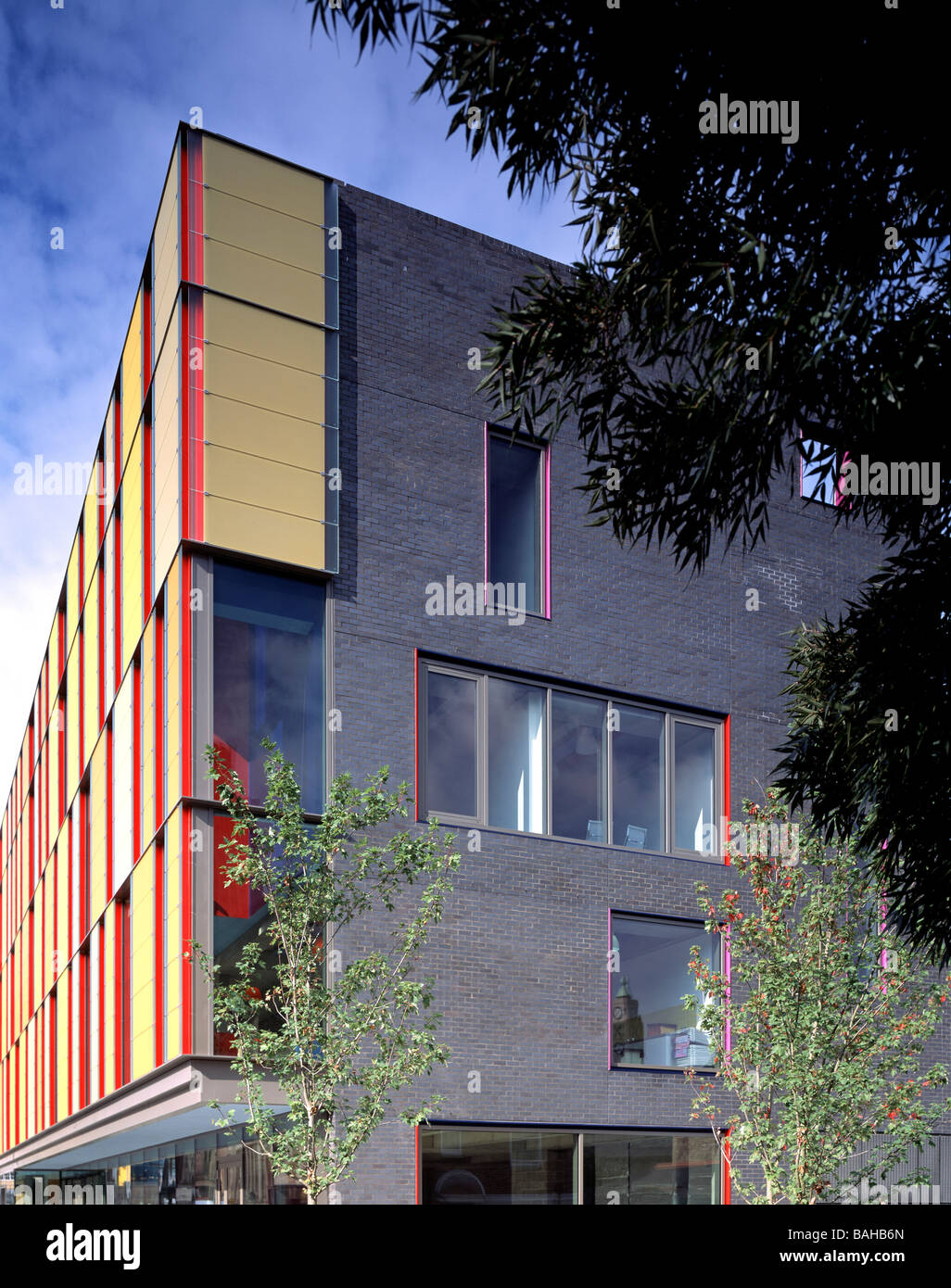 Coin Street Neighbourhood Centre, Londres, Royaume-Uni, Haworth Tompkins Architectes, Coin extérieur centre de quartier de la rue Banque D'Images