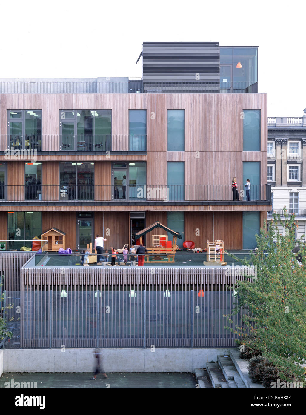 Coin Street Neighbourhood Centre, Londres, Royaume-Uni, Haworth Tompkins Architectes, Coin extérieur centre de quartier de la rue Banque D'Images