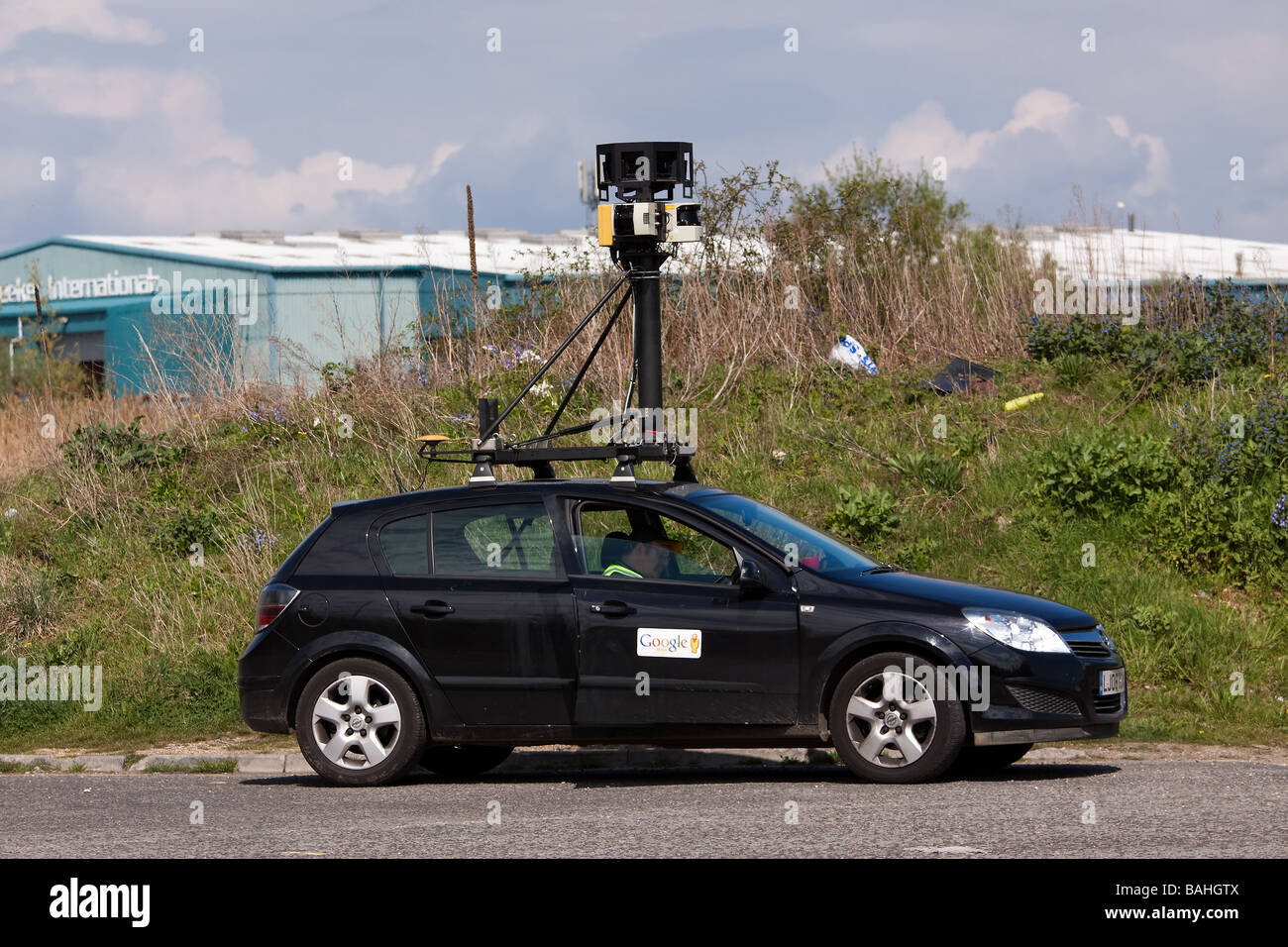 Une voiture noire conçu pour prendre des photographies panoramiques utilisés sur Google Street View et Google Earth stationné à Poole Dorset Banque D'Images