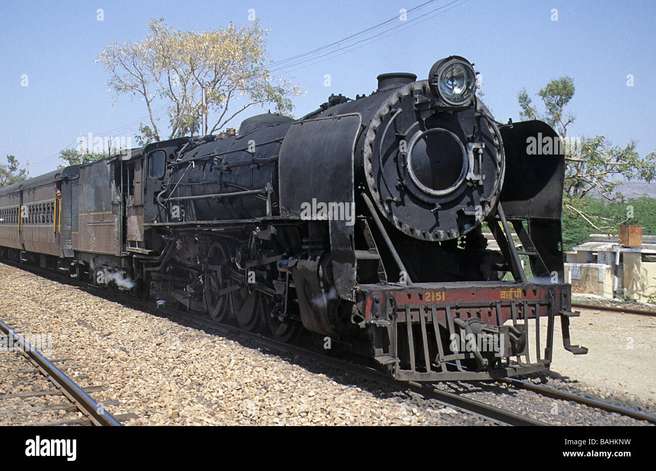 Locomotive à vapeur, les chemins de fer indiens sur le train d'Udaipur à Ahmadabad. Banque D'Images