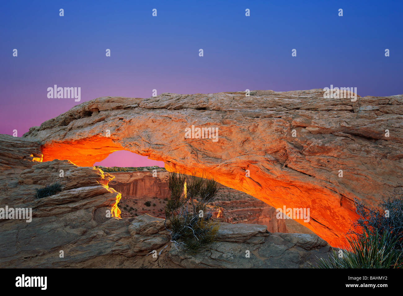 Lever du soleil à Mesa Arch Canyonlands National Park Utah Banque D'Images