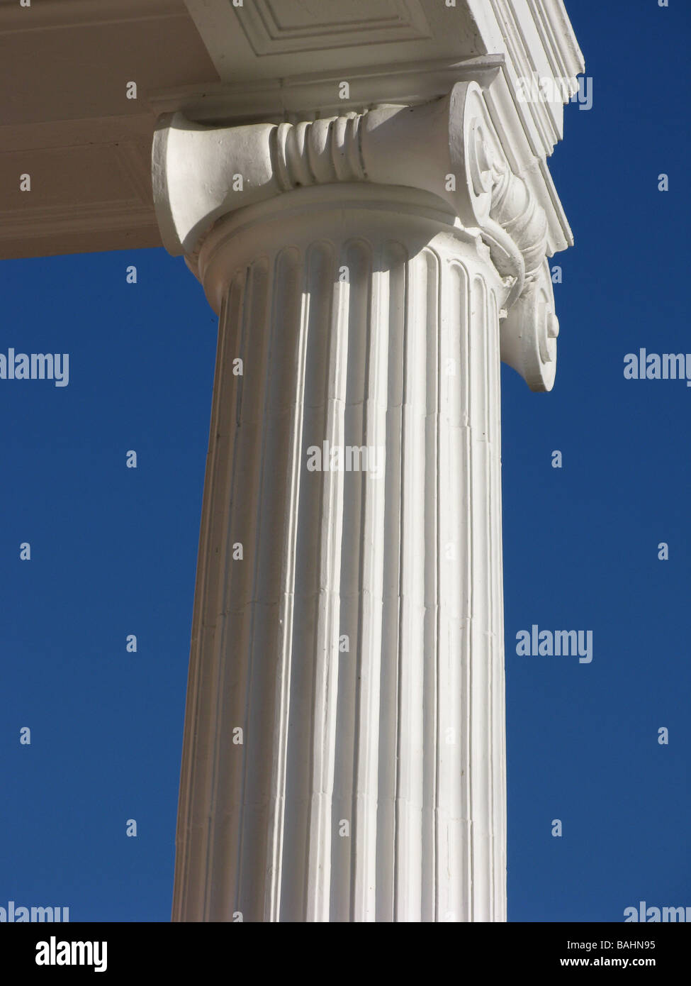 Colonne de style corinthien moderne Banque D'Images