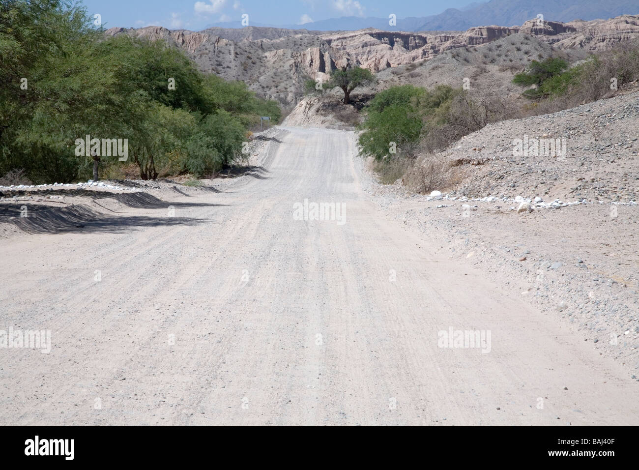 Route 40 s'étend au loin, en direction de Molinos, Province de Salta, Argentine Banque D'Images
