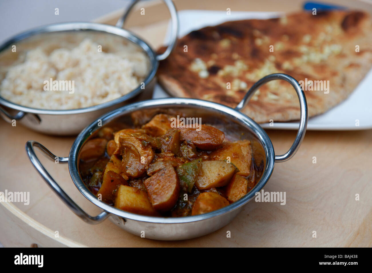 Curry de poulet au riz et NAN Banque D'Images