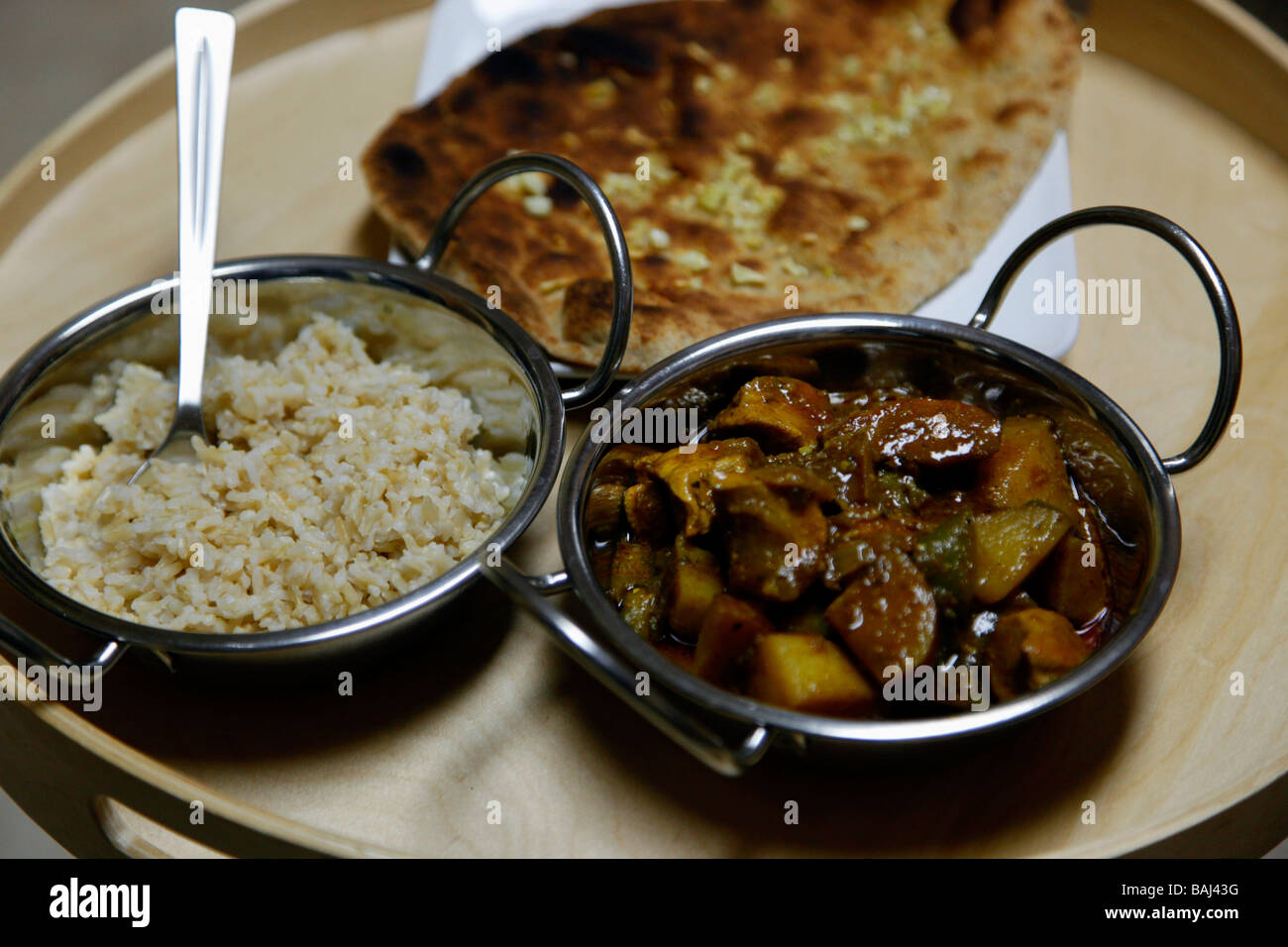 Curry de poulet au riz et NAN Banque D'Images