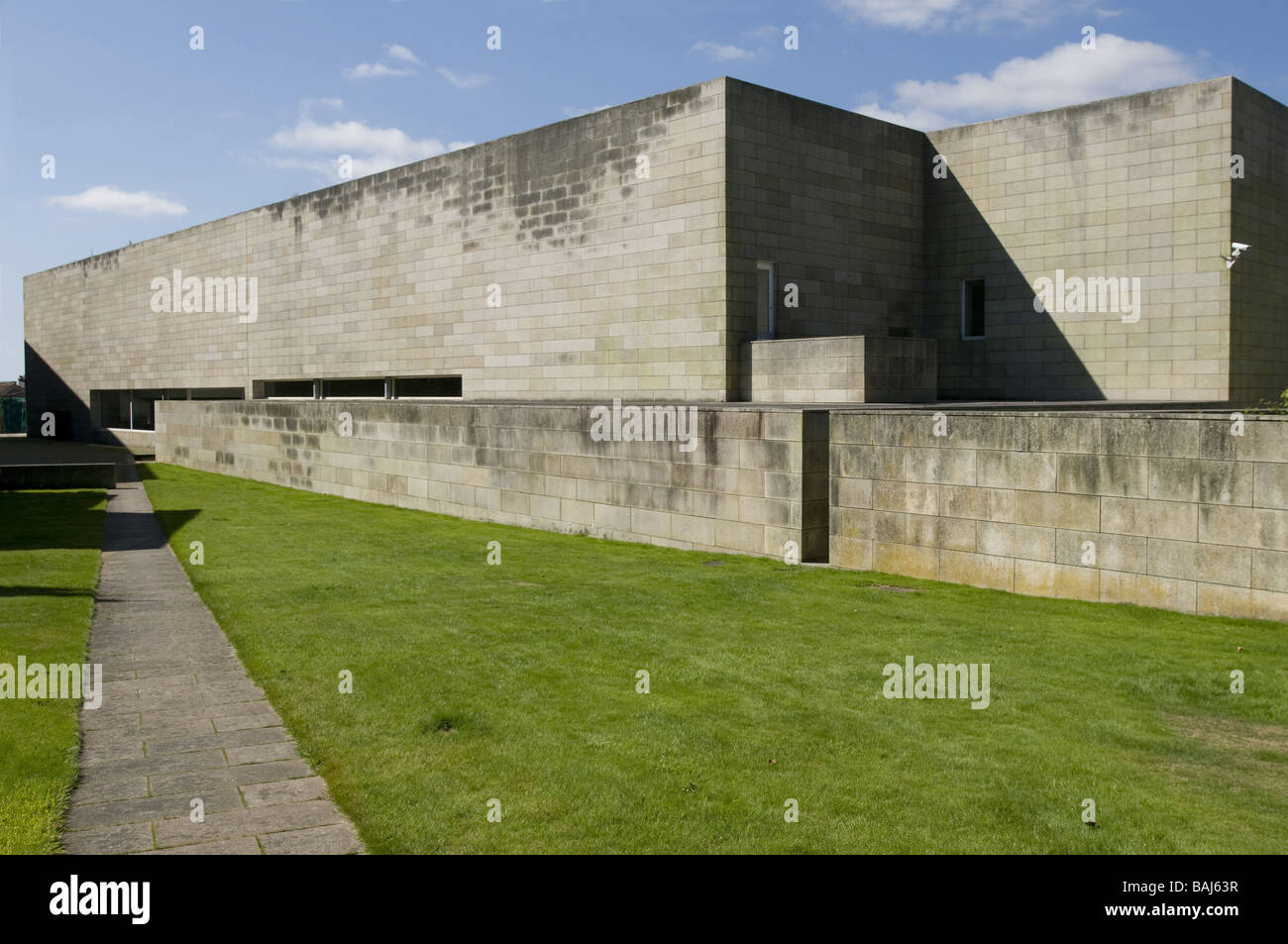 Mur arrière du Centro Galego de Arte Contemporáneo (ACJC) à Santiago de Compostela. Conçu par Alvaro Siza Vieira Banque D'Images