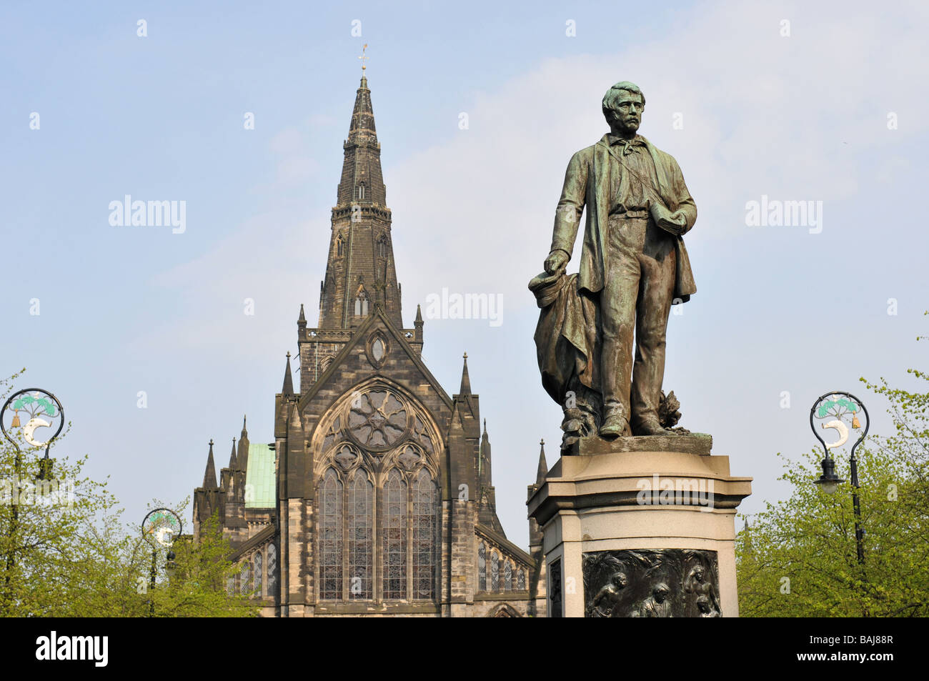 Statue de David Livingstone et la cathédrale de Glasgow Banque D'Images