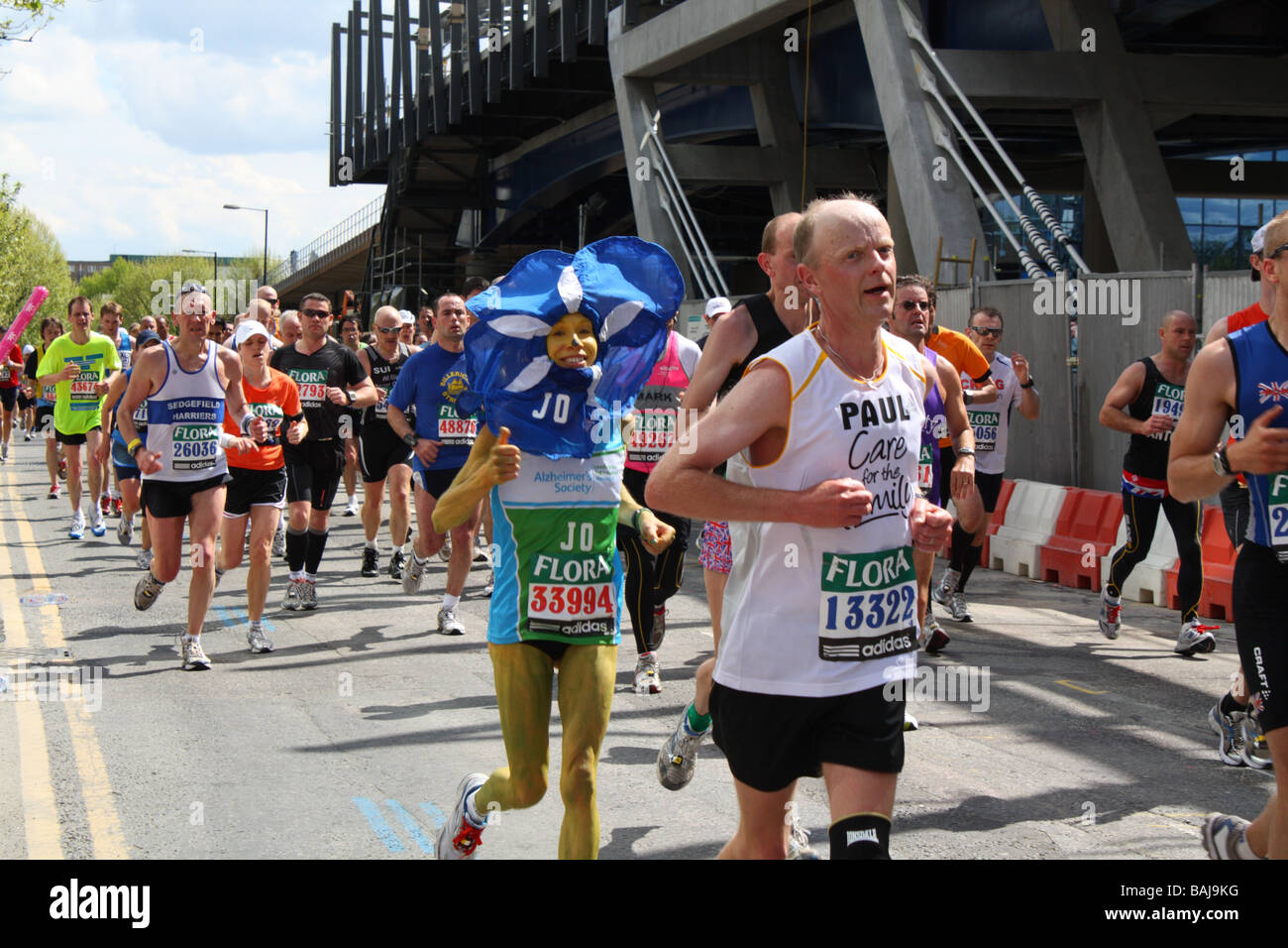 Personne habillé comme une fleur les coureurs de marathon de Londres 26 04 09 Banque D'Images