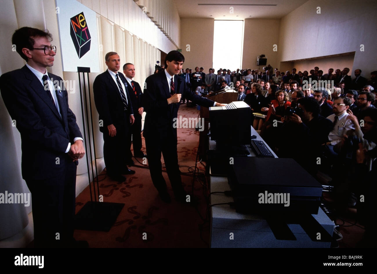 Steve Jobs, co-fondateur d'Apple Computer, annonçant le prochain ordinateur à San Francisco, CA, 1988 Banque D'Images