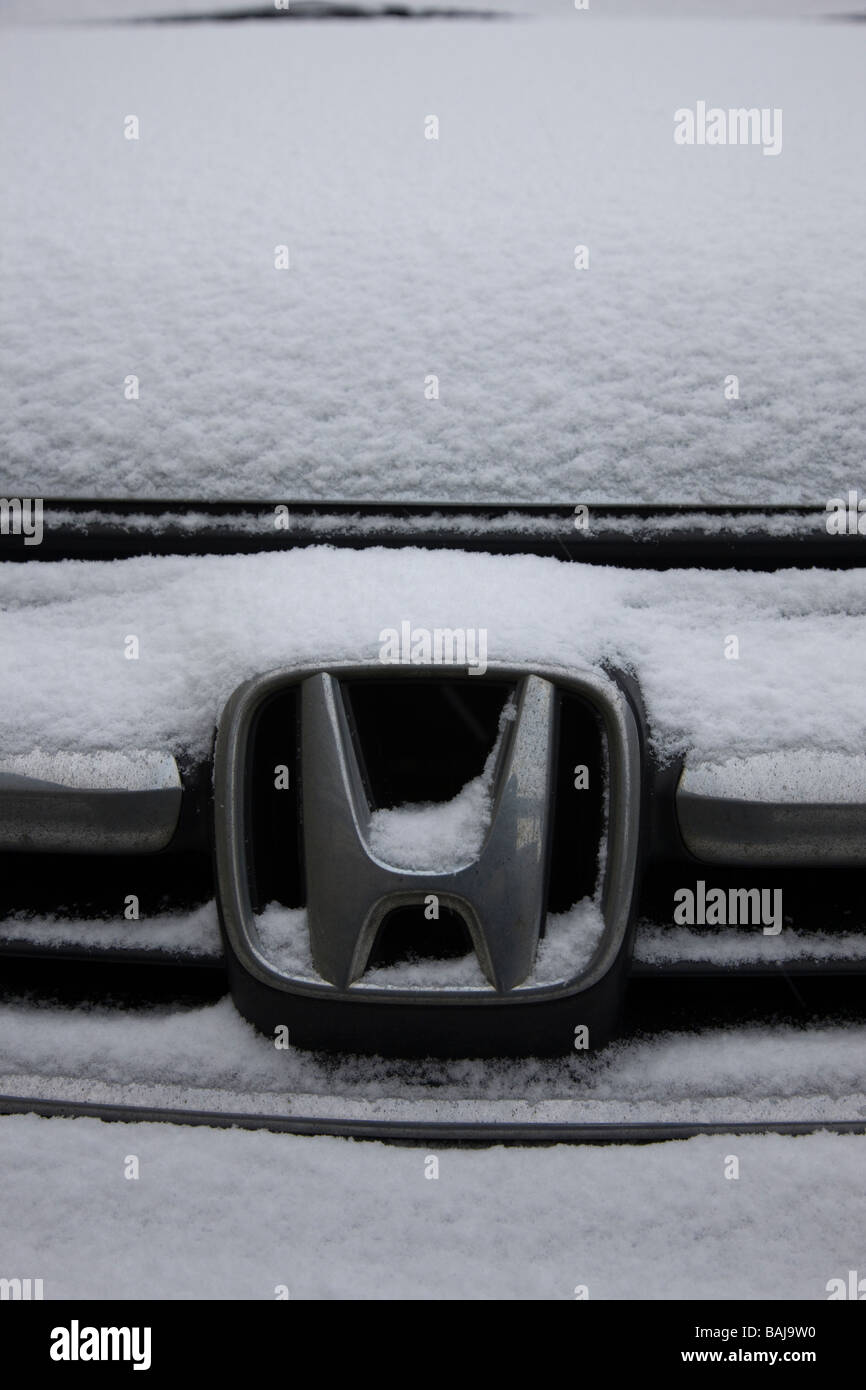 Badge de radiateur Honda couvertes de neige et de glace Banque D'Images