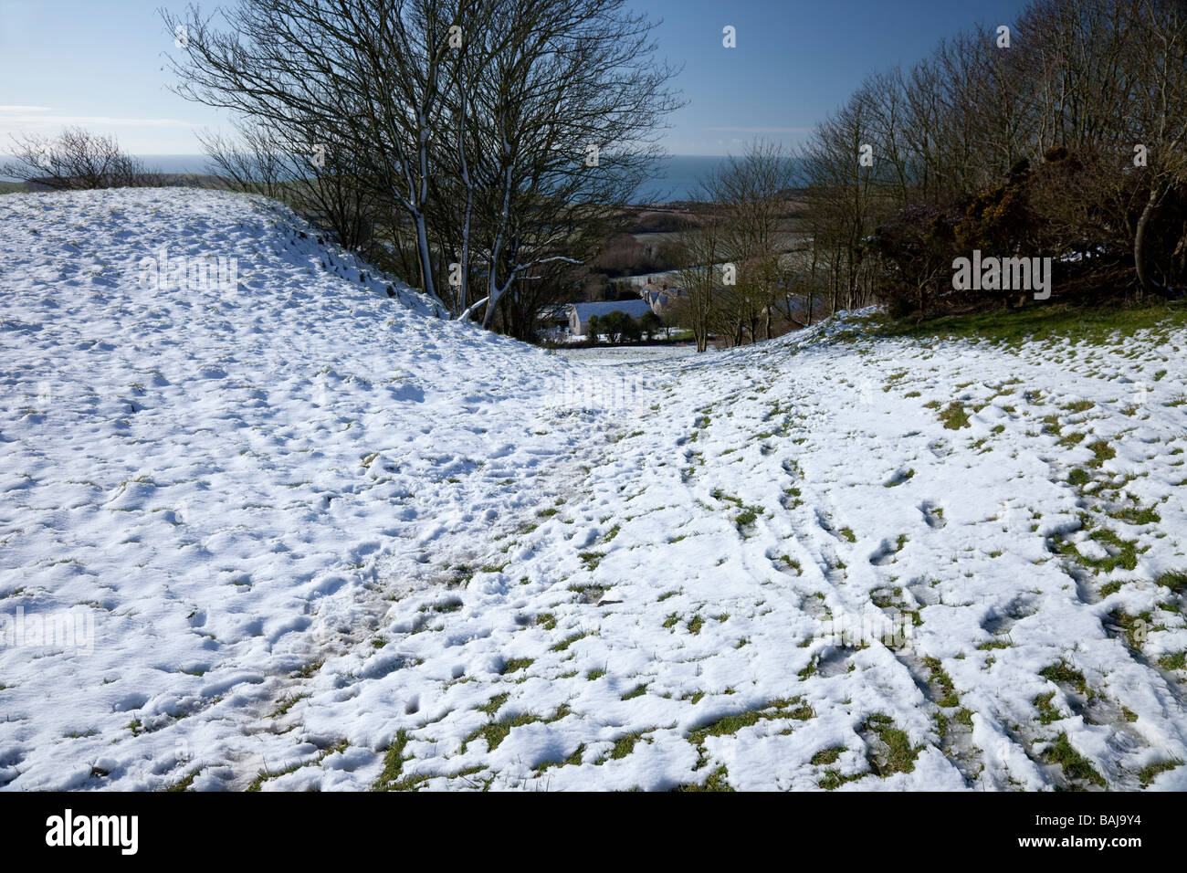 La neige dans les collines de Purbeck à Kimmeridge Bay à Dorset, UK Banque D'Images