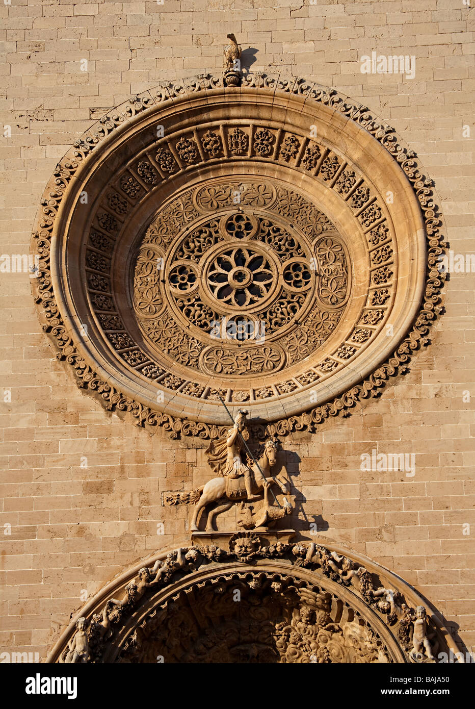 St Georges terrassant le dragon statue sur la façade de l'église de St Francis Eglesia de Sant Francesc Palma Majorque Banque D'Images