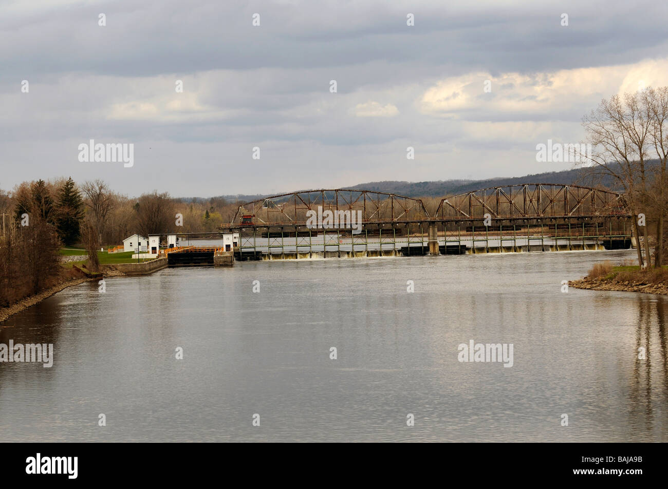 Canal Érié et verrouiller dans la vallée de la rivière Mohawk historique au nord de l'état de New York. Banque D'Images