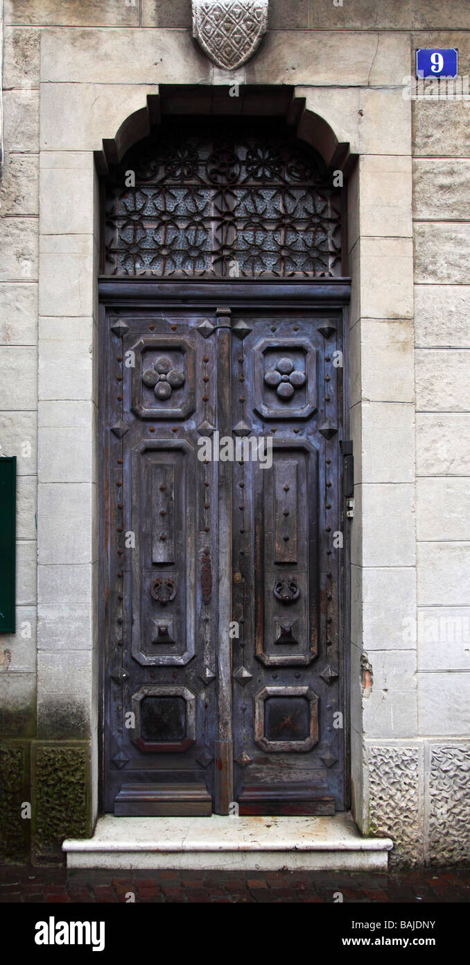 Vieille porte avant, Vence, France Banque D'Images