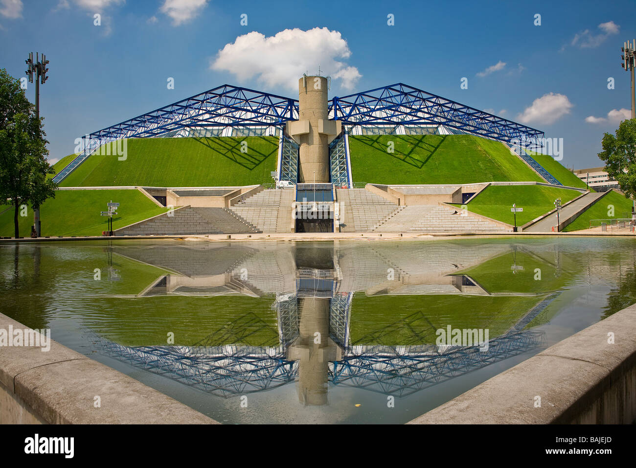 France, Paris, Palais Omnisports de Paris-Bercy par les architectes Michel Andrault et Pierre Parat Banque D'Images