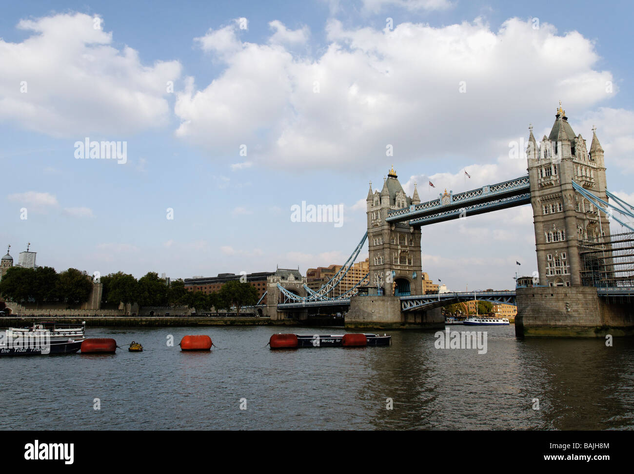 Tower Bridge sur la rivière Banque D'Images